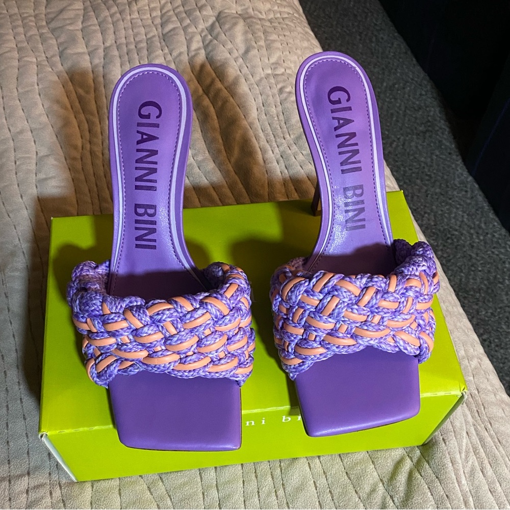 Gianni Bini purple/ lavender heels